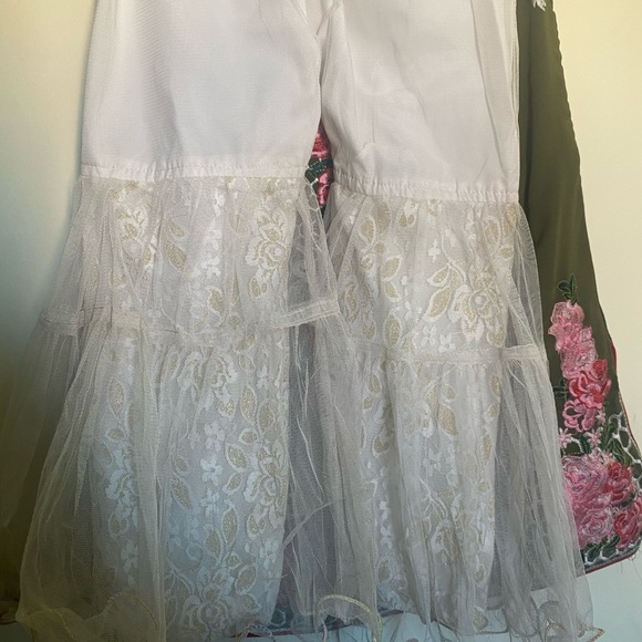 Olive green salwar kameez 5 year old - Picture 4 of 5